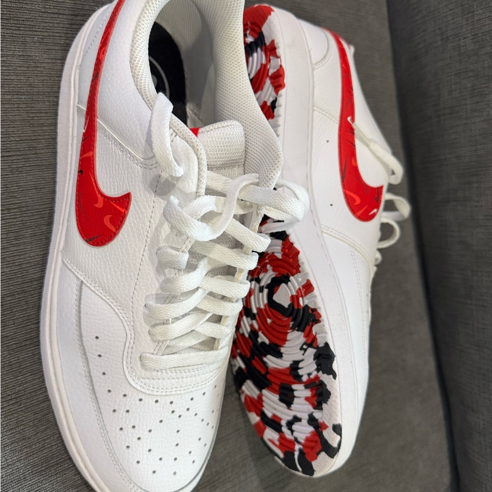 Nike Court Vision Low "Swooshfetti" Men's Sz 13 White/Red DM7588-100 red & white